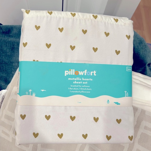 Pillowfort Target twin sheet set NWT - Picture 2 of 2